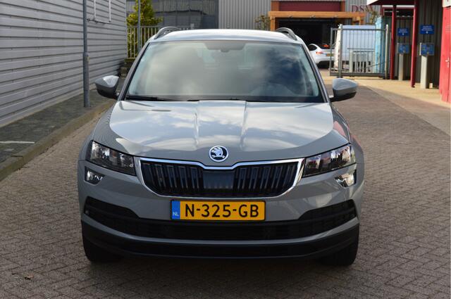Skoda Karoq 1.5 TSI ACT Business Edition O.a: Trekhaak, PDC, Cruise, Clima, Navi, Carplay, Etc. All-in prijs!