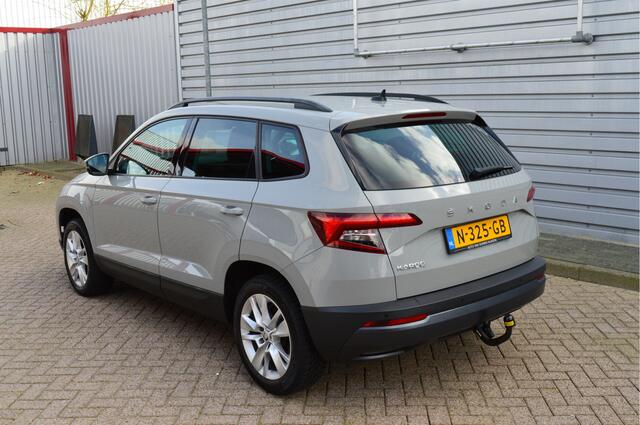 Skoda Karoq 1.5 TSI ACT Business Edition O.a: Trekhaak, PDC, Cruise, Clima, Navi, Carplay, Etc. All-in prijs!