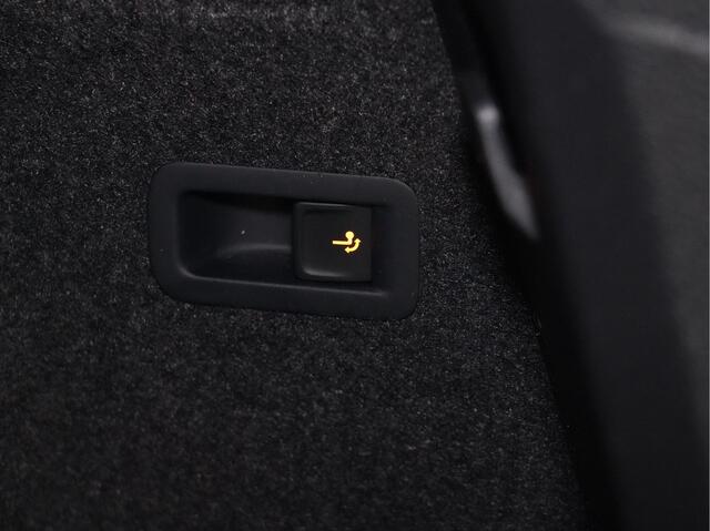 Skoda Karoq 1.5 TSI ACT Sportline Business Panoramadak Trekhaak Privacy Glass