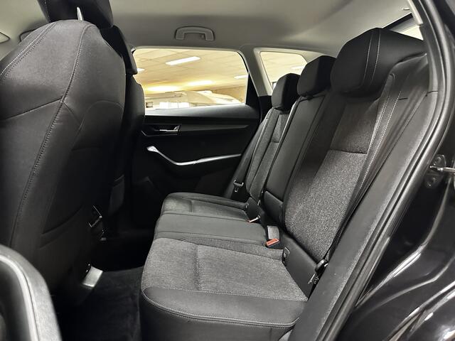 Skoda Karoq 1.5 TSI ACT Business Edition Plus /150PK! /Trekhaak! /Camera /LED Koplampen /Apple + Android /DAB+! /Navi /Climat /Cruise /Elek. pakket /Bluetooth /LED Dagrijverl. /17"LMV /PDC V+A /LED Mistlampen /Dakrails.