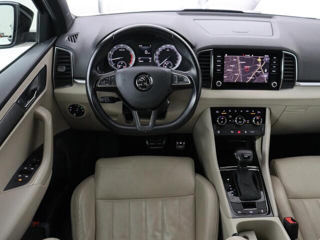 Skoda Karoq 1.5 TSI Business Edition | Panoramadak | Leder | Stoelverwarming | Adaptive cruise | Side Assist | Carplay | Navigatie | Camera | Navigatie | Full LED | Climate control | Parkeerhulp