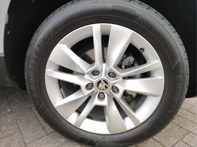 Skoda Karoq 1.5 TSI DSG ACT Business Edition Wegklapbare trekhaak - Dodehoek detectie - Stoel+Voorruit verwarming - 17Inch LMV