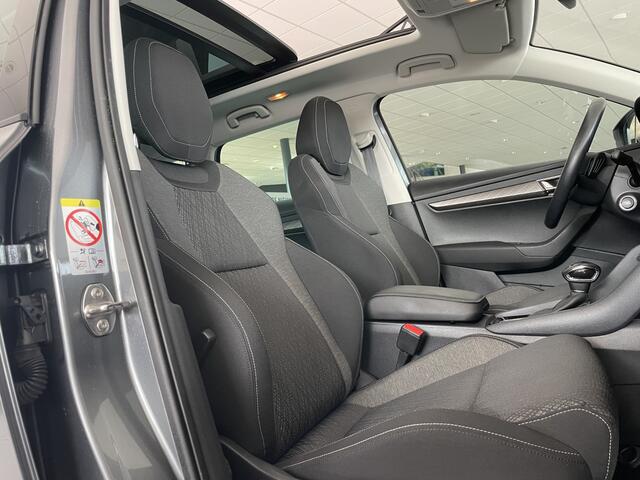 Skoda Karoq 1.5 TSI ACT Business Edition Plus Schuif/kanteldak - Achteruitrijcamera - Elektrische trekhaak - Stoelverwarming - Parkeersensoren - Airco - Apple carplay - Navigatiesysteem - Achterspoiler - Stuur multifunctioneel - Licht metalen velgen 17 inch - Bluetoo