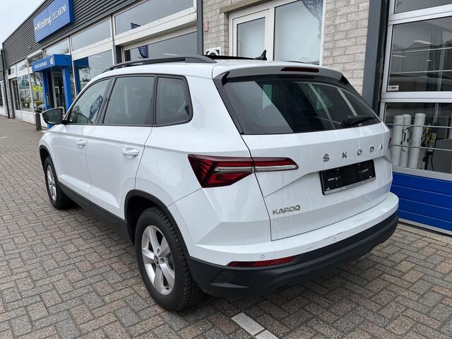 Skoda Karoq 1.5 TSI ACT Ambition / AUTOMAAT/ PANODAK/ KEYLESS/ CRUISE/ DIGITAL DASH/ DAB/ NAVI/ SMARTLINK/ CLIMA/ STOELVERWARMING/ PARK. SENSOREN + CAMERA