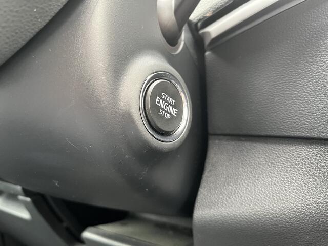 Skoda Karoq 1.5 TSI ACT Ambition / AUTOMAAT/ PANODAK/ KEYLESS/ CRUISE/ DIGITAL DASH/ DAB/ NAVI/ SMARTLINK/ CLIMA/ STOELVERWARMING/ PARK. SENSOREN + CAMERA