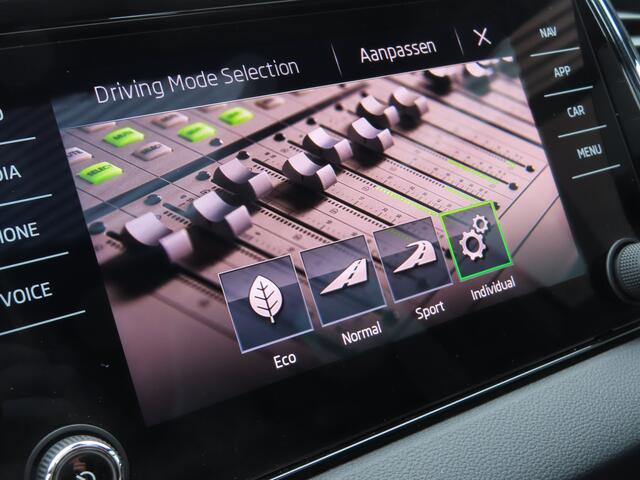 Skoda Karoq 1.5 TSI ACT Sportline Business DSG | pano dak | trekhaak wegklapbaar | canton soundsystem | verwarmbare voorruit |