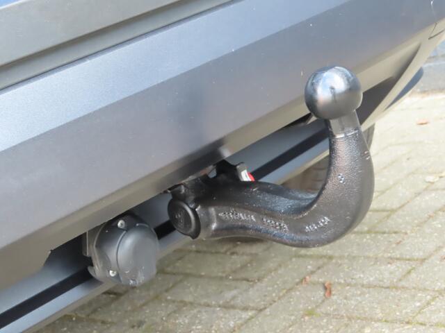 Skoda Karoq 1.5 TSI ACT Style DSG | trekhaak | stoel + stuurwielverwarming | camera |