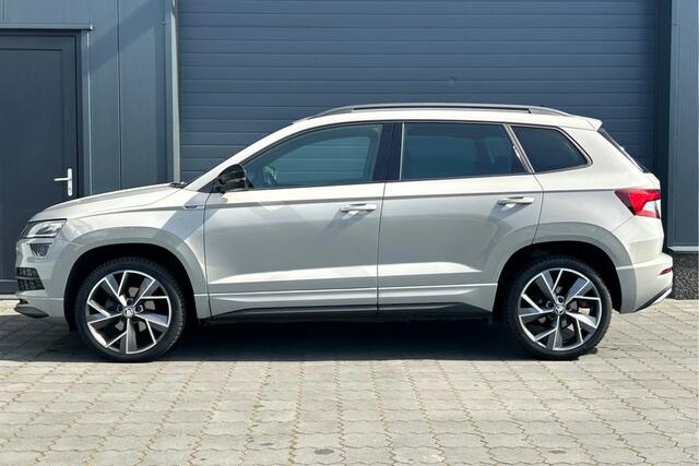 Skoda Karoq 1.5 TSI ACT 150pk DSG Sportline STOELVERWARMING LED AUTOMAAT 19" LICHTMETAAL
