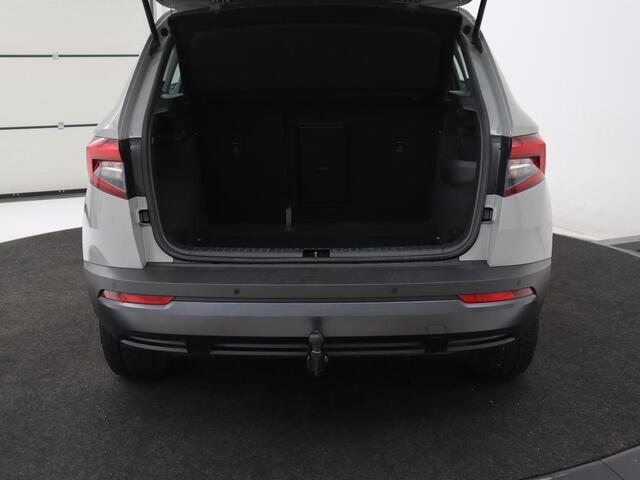 Skoda Karoq 1.5 TSI Business Edition Plus | Stoelverwarming | Trekhaak | Camera | Carplay | Navigatie | Keyless | Full LED | Verwarmde voorruit | Parkeerhulp | Climate control | DAB | Cruise control