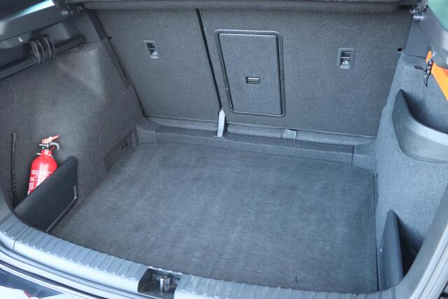 Skoda Karoq 1.5 TSI 150pk DSG7 Sportline Business | Trekhaak | Camera | Carplay