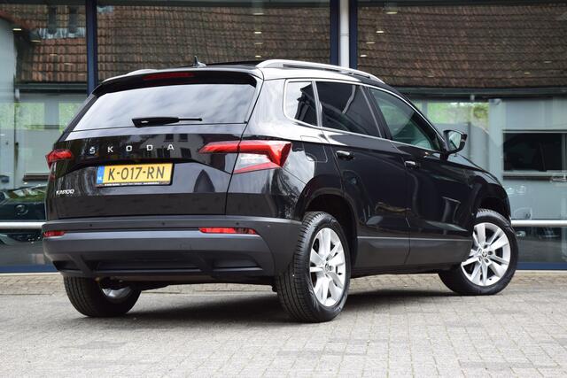 Skoda Karoq 1.5 TSI ACT 150PK Business Edition Plus DSG Automaat | Org. NL | BOVAG Garantie | Trekhaak | Panoramadak | Sportstuur | Full LED | Achteruitrijcamera | Navigatie | All Season Banden |