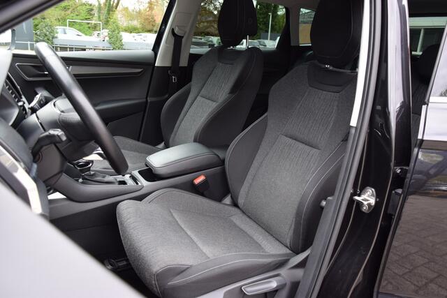 Skoda Karoq 1.5 TSI ACT 150PK Business Edition Plus DSG Automaat | Org. NL | BOVAG Garantie | Trekhaak | Panoramadak | Sportstuur | Full LED | Achteruitrijcamera | Navigatie | All Season Banden |