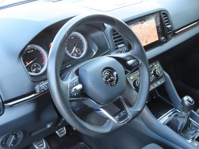 Skoda Karoq 1.5 TSI ACT Sportline Business | trekhaak wegklapbaar | camera | Elektrisch bedienbare achterklep | stoelverwarming |