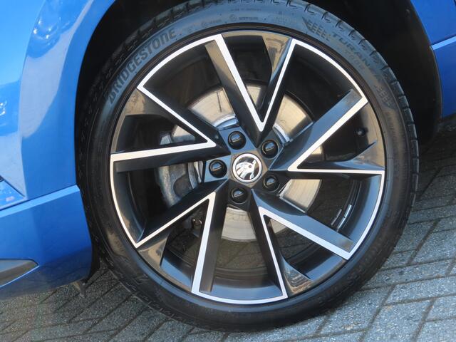 Skoda Karoq 1.5 TSI ACT Sportline Business | trekhaak wegklapbaar | camera | Elektrisch bedienbare achterklep | stoelverwarming |