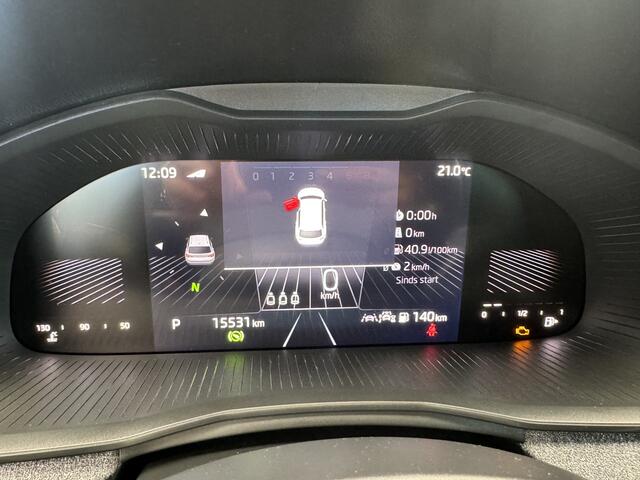 Skoda Karoq 1.5 TSI DSG ACT Sportline Business | PANORAMADAK | 19 INCH LICHTMETALEN VELGEN | SPORTSTOELEN | STOELVERWARMING |