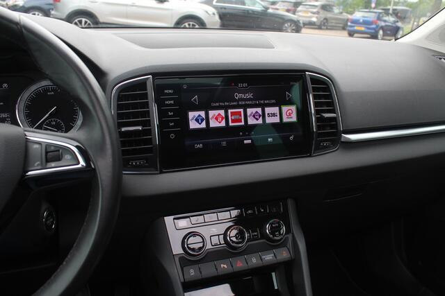 Skoda Karoq 1.5 TSI ACT Style Business / Trekhaak / Camera / Keyless / CarPlay / 18'' / Canton Audio / DAB / Stoelverwarming / Cruise Control Adaptief
