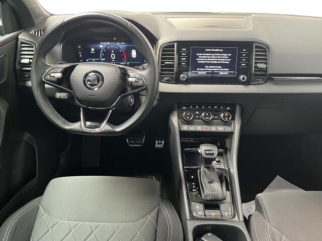 Skoda Karoq 1.5 TSI ACT Sportline / AUTOMAAT/ PANO/ TREKHAAK/ DCC/ STUUR+STOELVERWARM./ ACC/ PARK.SENSOR.V+A/ CAMERA/ SMARTLINK/ KEYLESS/ DIGITAL DASH/ NAVI/ DAB/ CLIMA/ LED/ 19'' LMV