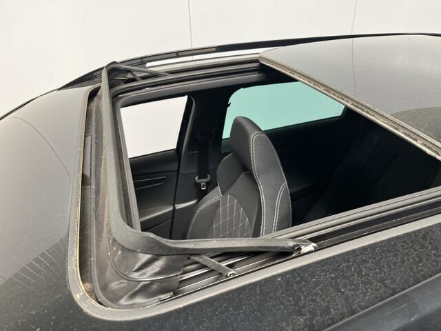 Skoda Karoq 1.5 TSI ACT Sportline / AUTOMAAT/ PANO/ TREKHAAK/ DCC/ STUUR+STOELVERWARM./ ACC/ PARK.SENSOR.V+A/ CAMERA/ SMARTLINK/ KEYLESS/ DIGITAL DASH/ NAVI/ DAB/ CLIMA/ LED/ 19'' LMV