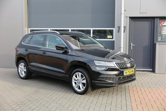 Skoda Karoq 1.5 TSI 150pk DSG ACT Business Edition Plus Trekhaak ,Side assist , Lane assist , Adaptive cruise, Stoelverwarming ,Navi, PDC , Camera etc. .