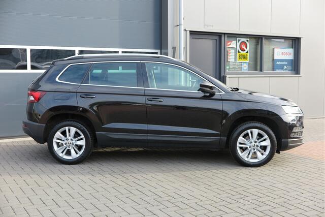 Skoda Karoq 1.5 TSI 150pk DSG ACT Business Edition Plus Trekhaak ,Side assist , Lane assist , Adaptive cruise, Stoelverwarming ,Navi, PDC , Camera etc. .
