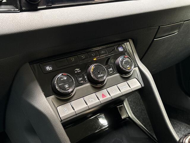 Skoda Karoq 1.0 TSI Sport (VIRTUAL COCKPIT, APPLE CARPLAY, GROOT NAVI, KEYLESS, CLIMATE, SPORTSTOELEN, PARKEERSENSOREN, CRUISE, NIEUWE APK, NIEUWSTAAT)