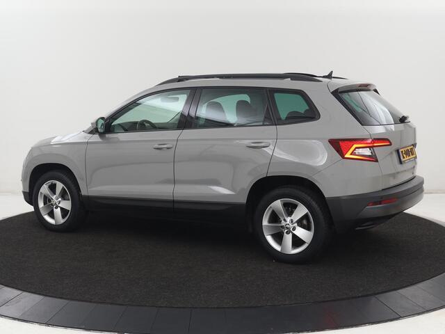 Skoda Karoq 1.5 TSI Business Edition | Panoramadak | Stoelverwarming | Carplay | Navigatie | Parkeerhulp | Climate control | Bluetooth | Cruise control | Getint glas