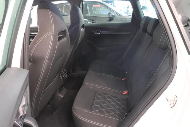 Skoda Karoq 1.5 TSI ACT Sportline Business | Camera | Adaptieve cruise | LED koplampen | Trekhaak | Stuur & stoelverwarming |