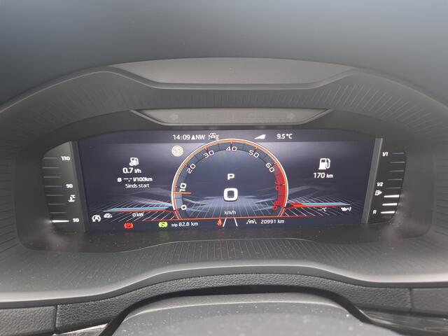 Skoda Karoq 1.5 TSI ACT Sportline Business | Navigatie/Android/Apple Carplay | LM Velgen 18" | Voorstoelen/Achterbank Verwarmd | Elektrisch Glazen Panoramadak | Cruise Control Adaptief | Airco |