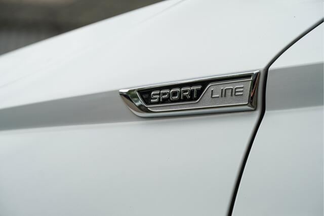 Skoda Karoq 1.5 TSI ACT 150PK! Automaat Sportline Business BJ2020 Lmv 19" | Led V+A | Pdc | Keyless | Panoramadak | Elek. achterklep | Verwarmde voorruit | Achteruitrijcamera | App-Connect | Navi | Virtual cockpit | Dashboard verlichting | Verwarmde voorstoelen