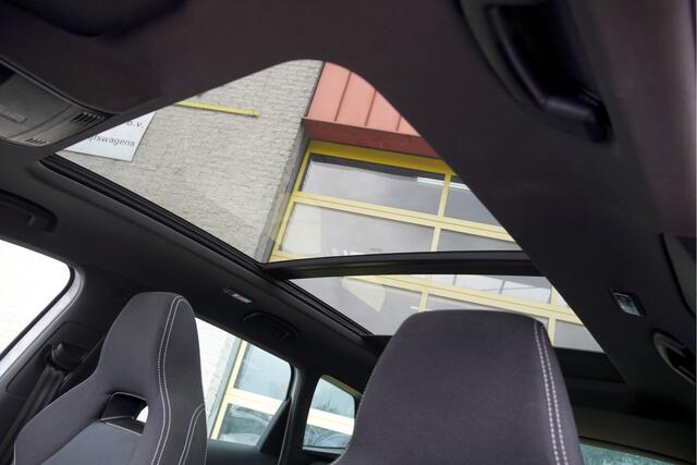 Skoda Karoq 1.5 TSI ACT 150PK! Automaat Sportline Business BJ2020 Lmv 19" | Led V+A | Pdc | Keyless | Panoramadak | Elek. achterklep | Verwarmde voorruit | Achteruitrijcamera | App-Connect | Navi | Virtual cockpit | Dashboard verlichting | Verwarmde voorstoelen
