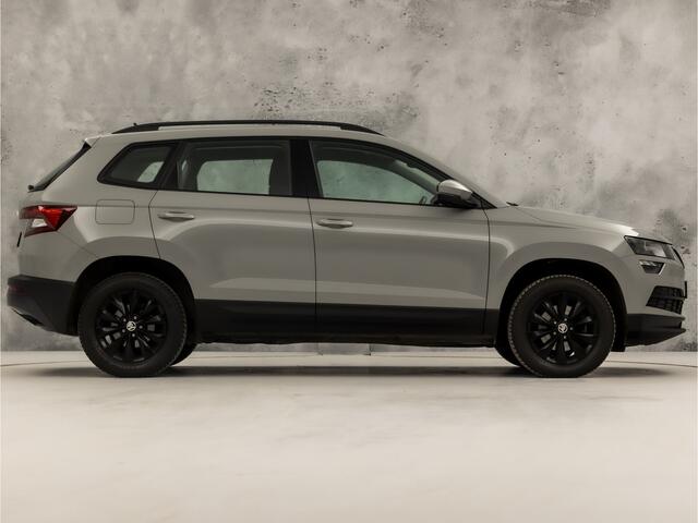 Skoda Karoq 1.5 TSI ACT Sport 150Pk Automaat (APPLE CARPLAY, GROOT NAVI, CLIMATE, KEYLESS, SPORTSTOELEN, CRUISE, PARKEERSENSOREN, NIEUWE APK, NIEUWSTAAT)