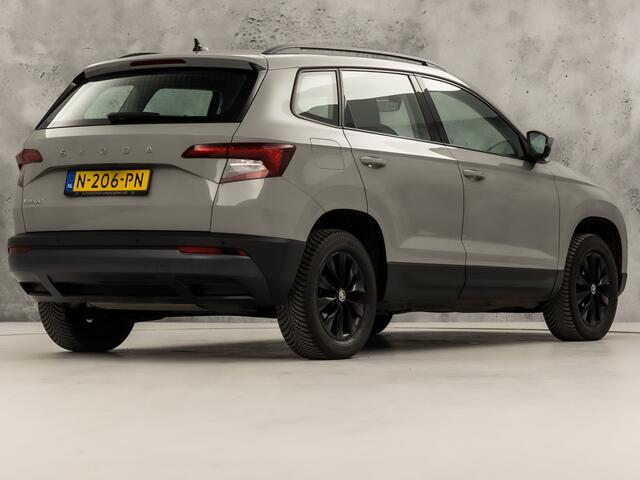 Skoda Karoq 1.5 TSI ACT Sport 150Pk Automaat (APPLE CARPLAY, GROOT NAVI, CLIMATE, KEYLESS, SPORTSTOELEN, CRUISE, PARKEERSENSOREN, NIEUWE APK, NIEUWSTAAT)