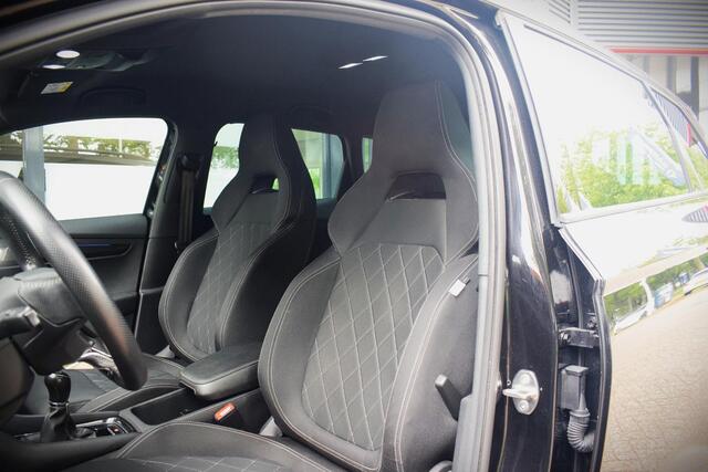 Skoda Karoq 1.5 TSI ACT Sportline Business met TREKHAAK|NAVIGA