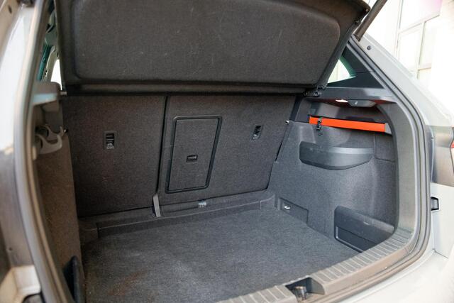 Skoda Karoq 1.5 TSI ACT Sportline Business 19" LM velgen, Sound System, Verwarmbare stoelen, criose control, enz