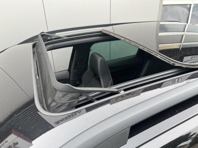 Skoda Karoq 1.5 TSI ACT Sportline / AUTOMAAT/ PANO/ TREKHAAK/ ACC/ PARK.SENSOR.V+A/ CAMERA/ STOELVERWARM./ ELEK.ACHTERKLEP/ SMARTLINK/ DODEHOEK/ KEYLESS/ RIJ-MODI/ DIGITAL DASH/ NAVI/ DAB/ CLIMA/ LED/ 19'' LMV