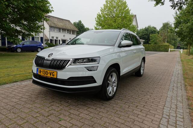 Skoda Karoq 1.5 TSI ACT Business Edition Plus | LED | ACC | Camera | Trekhaak | CarPlay | Stoelverwarming |