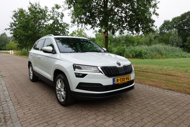 Skoda Karoq 1.5 TSI ACT Business Edition Plus | LED | ACC | Camera | Trekhaak | CarPlay | Stoelverwarming |