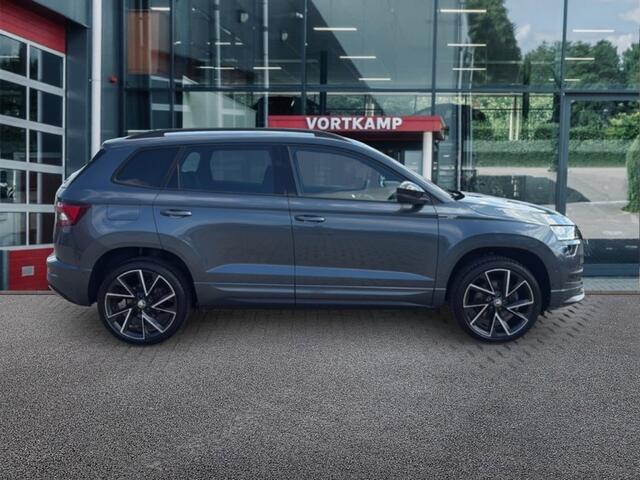 Skoda Karoq 1.5 TSI DSG SPORTLINE TREKHAAK/CAMERA/ELEK-KLEP/ACC/DIG-DASH/STOELVERW