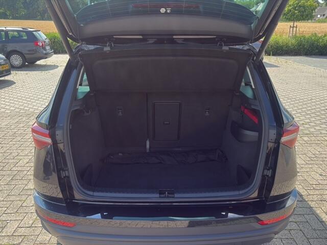 Skoda Karoq 1.5 TSI DSG STYLE TREKHAAK/PANO-DAK/CAMERA/ELEK-KLEP/CRUISE/STOELVERW