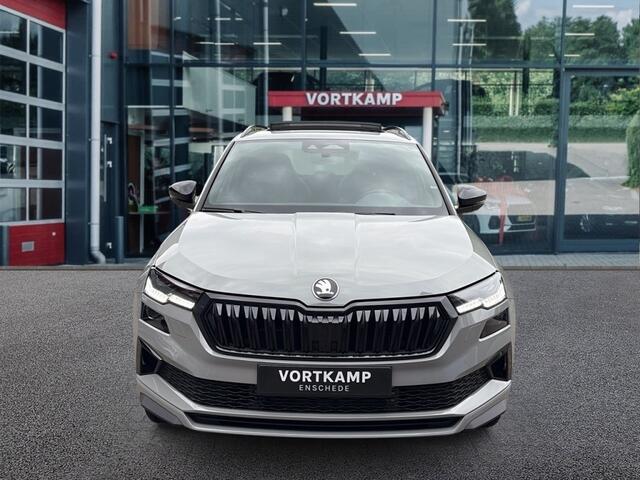 Skoda Karoq 1.5 TSI DSG SPORTLINE TREKHAAK/PANO-DAK/CAMERA/ELEK-KLEP/ACC/STOELVERW