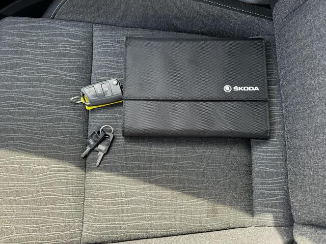 Skoda Karoq 1.5 TSI ACT Style Business / Navigatie + Apple Carplay/Android Auto / Elek. Schuif-/Kanteldak / Cruise Control / Keyless Entry & Start