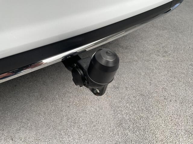 Skoda Karoq 1.5 TSI ACT Sportline | TREKHAAK | MATRIX LED | ACC | CAMERA | KEYLESS |