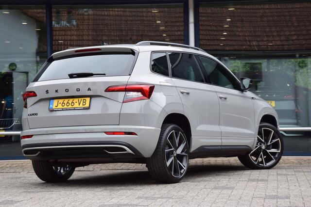 Skoda Karoq 1.5 TSI 150PK ACT Sportline Business DSG Automaat | Org. NL | Rijklaar incl. BOVAG Garantie | Trekhaak | 19'' Velgen | Virtual Cockpit | Achteruitrijcamera | Stoel/Stuur&Voorruitverwarming |