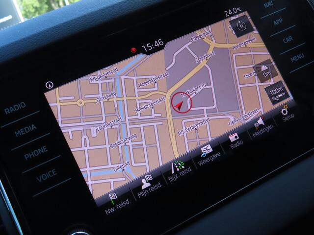Skoda Karoq 1.0 TSI Style DSG | Elektrische verstelbare stoel met geheugen | stoelverwarming | camera | adaptive cruise