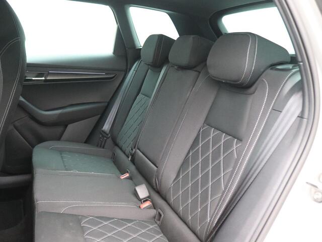 Skoda Karoq 1.5 TSI ACT Sportline Business 150PK DSG Panoramadak, Trekhaak, Achteruitrijcamera, Winterpakket Plus, Keyless, Virtual Pedal, 18'' Lichtmetaal
