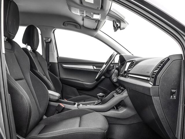 Skoda Karoq 1.5 TSI ACT 150pk DSG Business Edition · Camera · Inklap. Trekhaak · Keyless · Stuur- & Stoelverwarming · Apple/Android Car Play · ACC · Garantie t/m 02-07-2028 of 100.000km