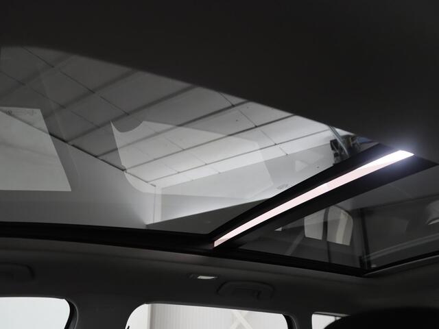 Skoda Karoq 1.5 TSI ACT Ambition Business | Panoramadak | Park assist | Climate control | Carplay | DAB | 17'' | Cruise control | Navigatie |