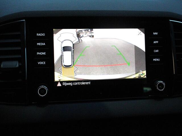 Skoda Karoq 1.5 TSI 150pk DSG Ambition Navigatie Apple Carpla/Android Auto Camera Climate Control Adaptive Cruise control Lichtmetalen Velgen