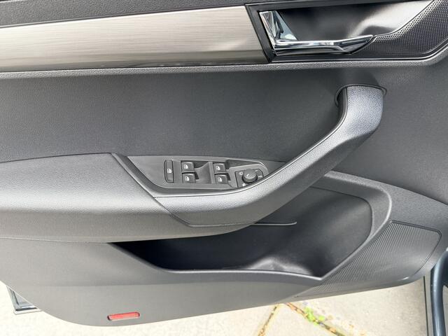 Skoda Karoq 1.5 TSI 150pk DSG ACT Business Edition Camera Navigatie Trekhaak Stoelverwarming