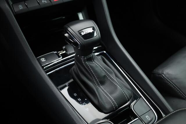 Skoda Karoq 1.5 TSI ACT Sportline | Leder | Elek. Trekhaak | Standkachel | 19'' | Camera | 4x Stoel- Stuurverw. | Apple CarPlay | Digi. Cockpit